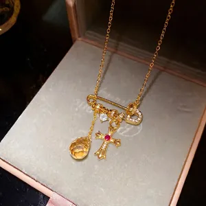 Collier pendentif croix plaqué or 18 carats avec zircons et cristal goutte jaune