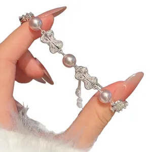 Élégant bracelet ajustable en argent avec perles et nœuds papillon ornés de cristaux