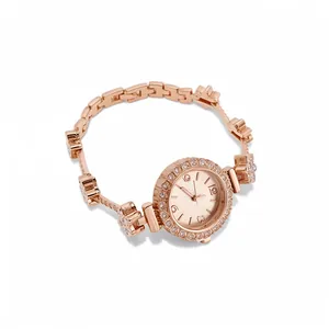 Elegante rotgoldene Damenquarzuhr mit Herz-Blumen-Charm-Armband aus Metall