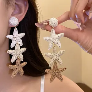 Boucles d'Oreilles Glands Étoile de Mer Tissées en Rafia Bohême pour Femmes Boucles d'Oreilles Pendantes Artisanales de Vacances à la Plage Couleur Contrastée Tige en Argent