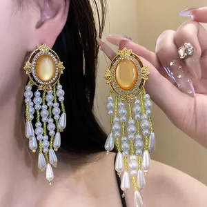 Luxuriöse Vintage goldene Quastenohrringe mit Perlen und bernsteinfarbenen Steinen
