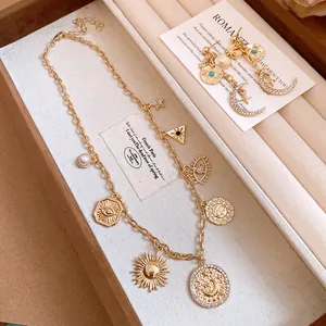 Parure de bijoux vintage française dorée avec colliers et boucles d'oreilles soleil lune