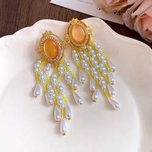 Luxuriöse Vintage Goldohrringe mit orangefarbenem Stein und Kaskaden aus weißen Perlenquasten