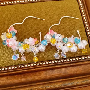 Bunte florale Cluster-Ohrringe mit Perlen und Kristallen für einen süßen Luxus-Look