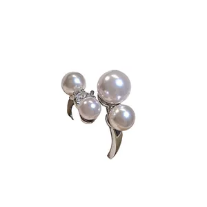 Elegant French retro open ring with four lustrous pearls and a sparkling zircon
