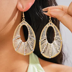 Orecchini a Goccia in Lega con Strass Stile Europeo Goccia d'Acqua Traforati Geometrici per Donna Gioielli di Lusso Esagerati