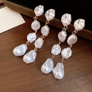 Orecchini a Goccia con Nappina in Perla Artificiale Irregolare Rétro Francese Con Perno in Argento Gioielli Eleganti per Donna