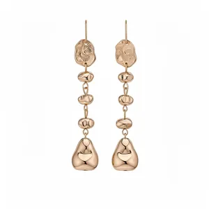 Boucles d'oreilles pendantes plissées irrégulières en or rose au style vintage chic
