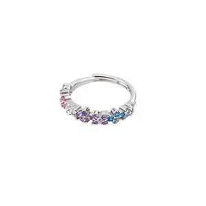 Elegante anillo floral ajustable de plata con cristales de colores estilo jardín de Monet.