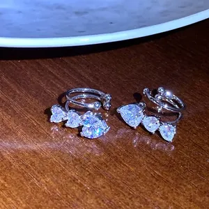 Pendientes de clip de circón en forma de corazón brillante para mujer sin agujero