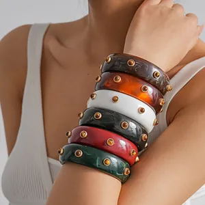 Western Retro Resin Marbled Round Rivet Bracelet Exaggerated Personality Chunky Bangle Fashion Hand Jewelry For Women