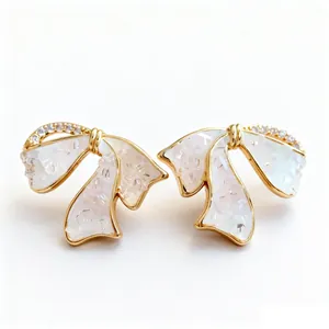 Elegante minimalistische 18 Karat vergoldete Schleifenohrringe mit funkelndem Zirkonia