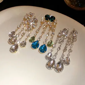 Exquisite Silbernadel-Ohrhänger mit Wassertropfen-Anhängern und funkelnden Strasssteinen
