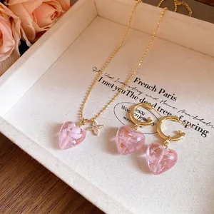 Vintage Goldkette und Ohrringe Schmuckset mit rosa Herzanhängern