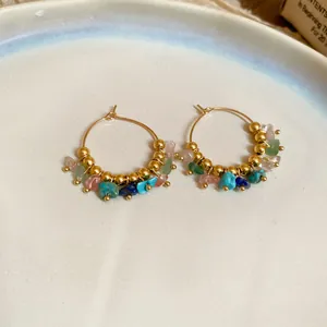 Pendientes de aro dorados vintage bohemios con cuentas de piedra natural de colores