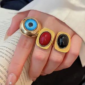 Vintage goldfarbene Harzringe mit ovalem Design und Evil Eye Statement-Ring