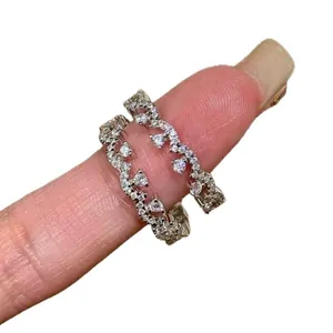 Minimalist lace-pattern zircon ring in silver-toned finish for women