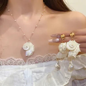 Fashion Resort Style Conch Shell Pendant Necklace Artificial Pearl Beaded Gold Plated Alloy Clavicle Chain For Women Jewelry