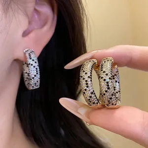 Orecchini a Cerchio Rotondi in Zirconia Placcati Oro 18K Moda Lusso Geometrici Intarsiati con Zirconia per Donna Gioielli