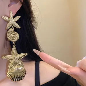 Übergroße goldene Meeres-Ohrhänger mit Seestern- und Muschelanhängern für Damen
