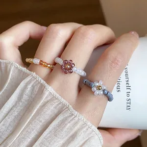 Vintage Handmade Glass Beaded Flower Elastic Ring Set For Women Retro Aesthetic Floral Beaded Rings White Gray Coffee Set