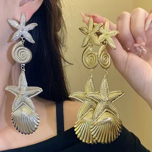 Statement-Ohrringe mit Meeresmotiven wie Seesternen und Muscheln in Gold und Silber.