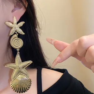 Große goldene Hängeohrringe mit Seestern- Conch- und Muschelmotiven für elegante Damen