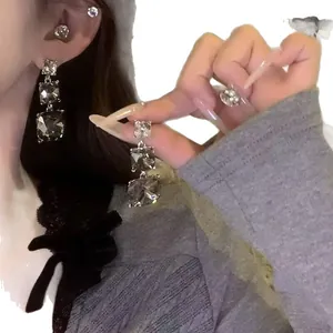 Eleganti orecchini pendenti quadrati in cristallo scintillante, gioielli di lusso da donna