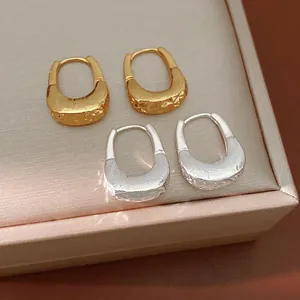 Orecchini a Cerchio a U con Texture Rugosa Placcati Oro 18K Gioielli in Rame Minimalisti di Lusso Con Perno in Argento