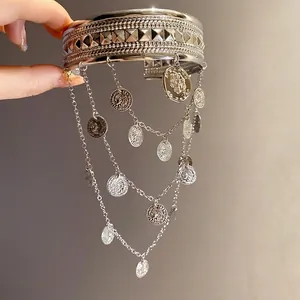 Eleganter silberner Oberarmreif mit Münzanhängern und Porträt-Quasten für Damen-Schmuck
