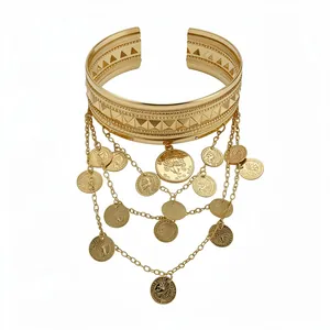 Goldfarbenes breites Armband mit abgestuften Münzquasten und Porträtgravuren
