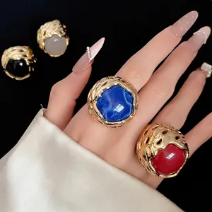 Vintage Hofstijl Ronde Hars Open Ring Voor Dames Luxe Gehamerd Goud Legering Statement Wijsvinger Ring Cadeau