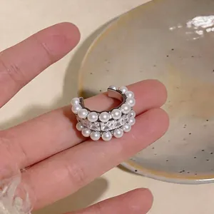 Elegante polsino per orecchio con zirconi e perle, orecchino a forma di C per donne