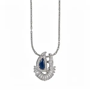 Collier pendentif cygne argenté élégant orné d'un magnifique zircon bleu taille poire.