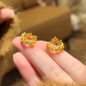 Vintage Hohle Spitze Blume Creolen Für Damen Kupfer Zirkonia Vergoldet Chic Kleine Huggie Ohrbuckle Schmuck Geschenk