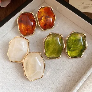 Pendientes de Botón Ovalados de Resina Elegantes Vintage Con Poste de Plata Borde Metálico Plisado Joyería para Mujer