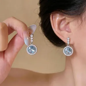Orecchini a Bottone in Rame con Pietra di Luna Tonda e Perno in Argento Sterling 925 Strass Blu Halo Gioielli per Donna