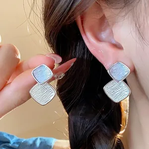 Koreanischer Ins-Stil Raute Ohrstecker Elegant Lila Weiß Emaille Geometrisches Wellenmuster Ohrring Mit 925 Sterling Silber Stift