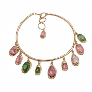 Collier choker doré élégant avec pendentifs en cristal rose et vert et fermoir OT