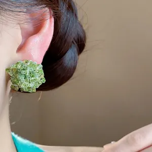 Pendientes de botón con flor de cuentas de vidrio verde estilo Mori chic