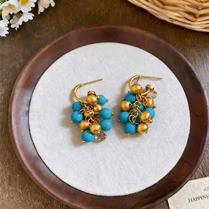 Εξαιρετικά επιχρυσωμένα σκουλαρίκια 18k με συστάδα από ζωντανές τιρκουάζ χάντρες
