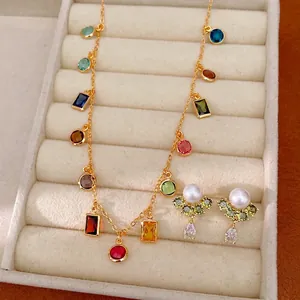 Set di Gioielli in Oro 18K Placcato con Collana Pendente Nappina Multicolore Zirconia e Orecchini Vintage Francesi Perle Artificiali Donna