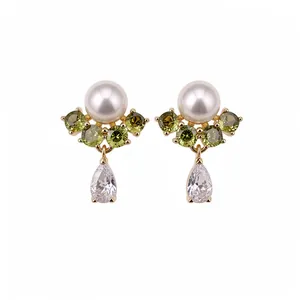 Eleganti orecchini a goccia a forma di ventaglio in perla e zircone verde placcati oro 18k