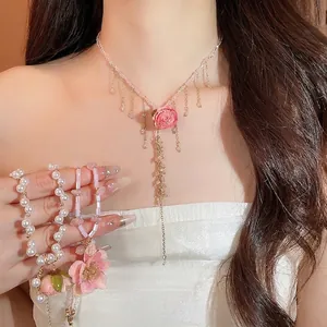 Collana con Pendente a Rosa in Perle Artificiali Romantica Francese Choker Floreale Rosa Elegante con Nappa per Gioielli da Donna