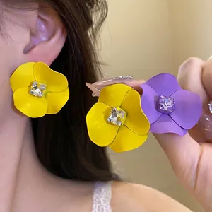 Pendientes de Botón de Flor de Hierro Pintado con Poste de Plata Elegante Joyería Floral de Diamantes de Imitación para Mujer