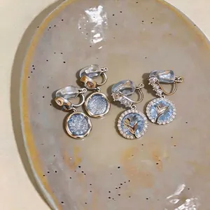 Eleganti orecchini a clip blu cielo stellato stile francese con finitura in oro