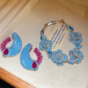 Elegante set di gioielli in zircone con bracciale floreale e orecchini a goccia blu