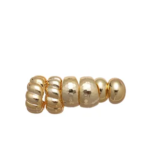 6-teiliges goldenes Ohrring-Set mit strukturierten, gehämmerten und polierten Creolen