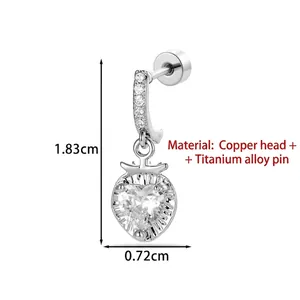 Boucle d'oreille fraise cœur en argent avec tige en titane et zircon clair