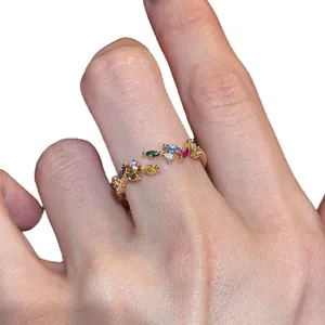 Exquisiter goldener Weizenähren-Ring mit funkelnden bunten Edelsteinen für Damenstyling